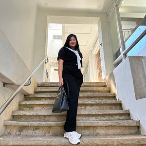 Meet your Posher, Alyssa lois